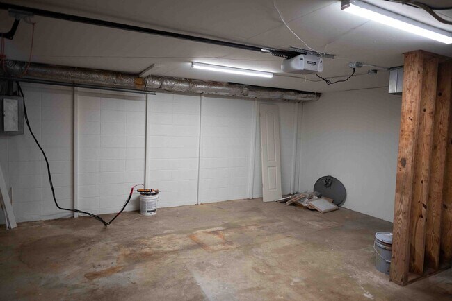 Building Photo - 418 Riverton Dr
