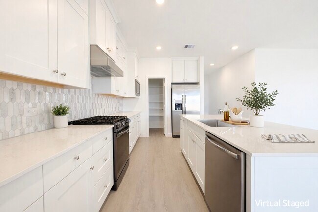 Building Photo - 31906 Blossom Ln