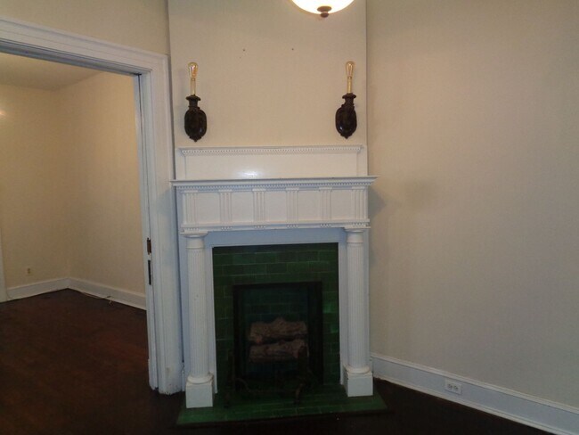 Building Photo - 3403 Bank St