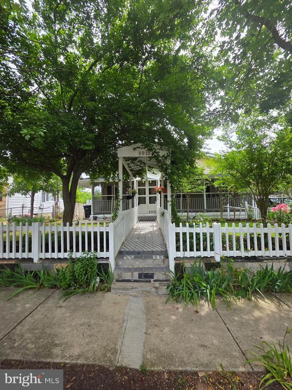 Building Photo - 6912 Furness Ave