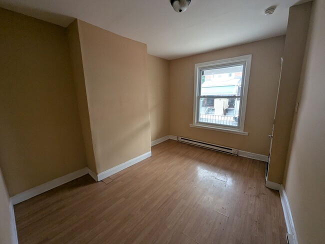 Building Photo - 150 N Yewdall St