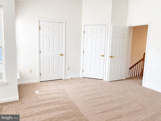 Building Photo - 8720 Thornbrook Dr