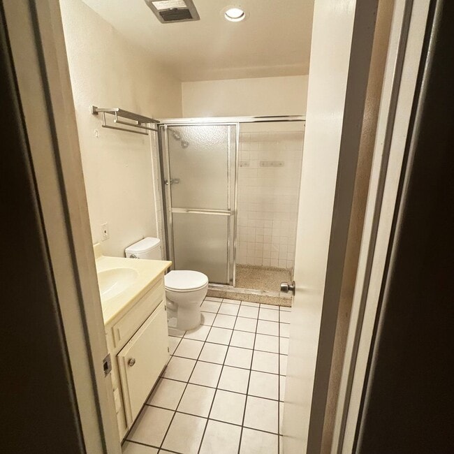 Building Photo - CHARMING PACIFIC BEACH 2BD/2BA CONDO! CLOSE TO THE BAY & OCEAN! Only $3,295/mo!
