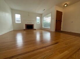 Building Photo - 1030 Lincoln St