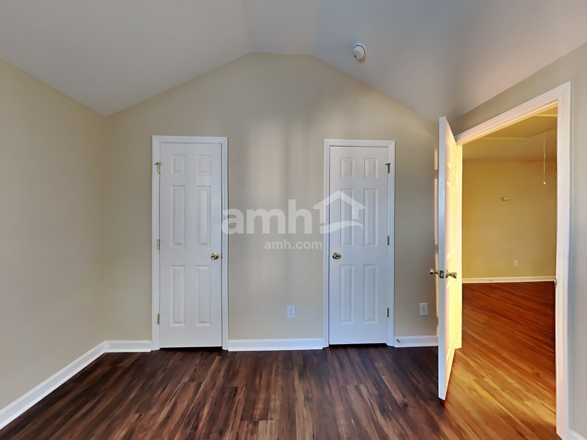 Building Photo - 1528 Pebble Ridge Dr