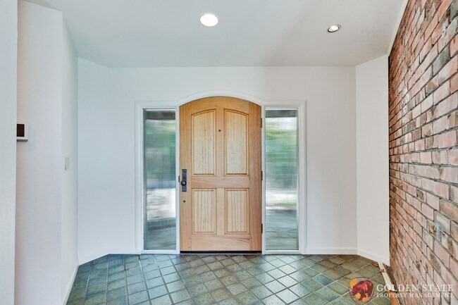 Building Photo - Private Saratoga Mountain Retreat Just Minutes from Downtown