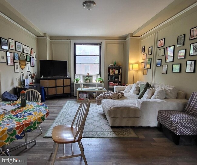 Building Photo - 2031 Locust St