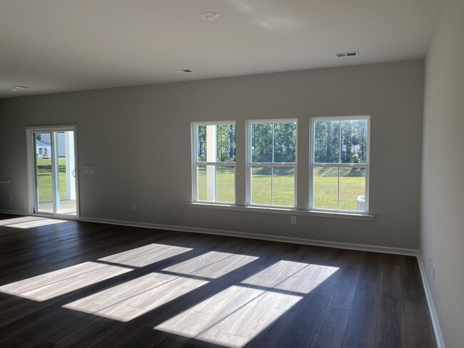 Building Photo - 128 Barefoot Dr