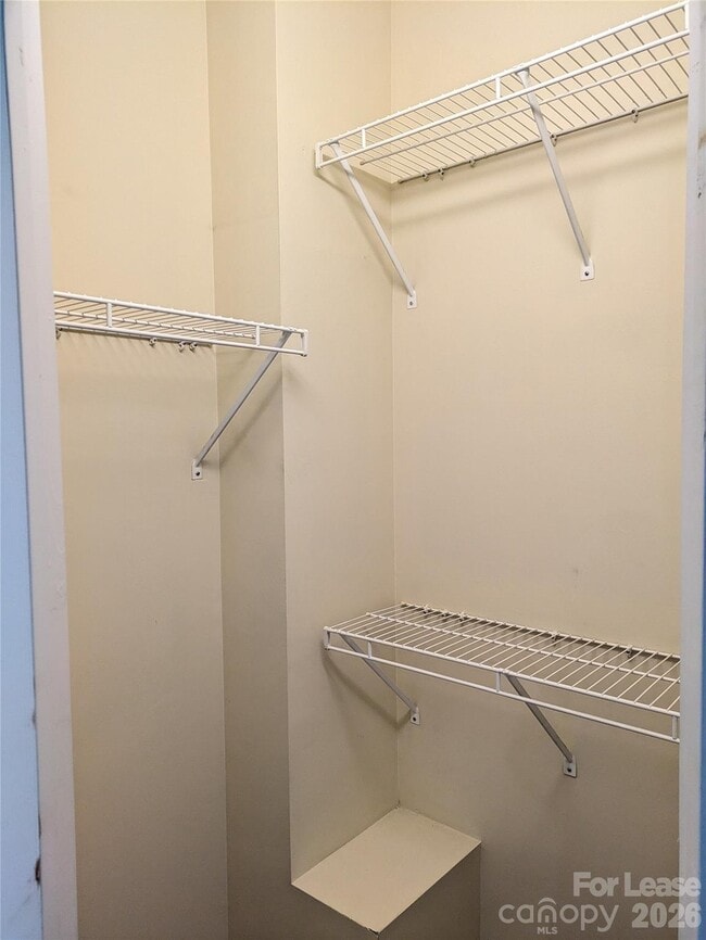 Building Photo - 917 Shearer St