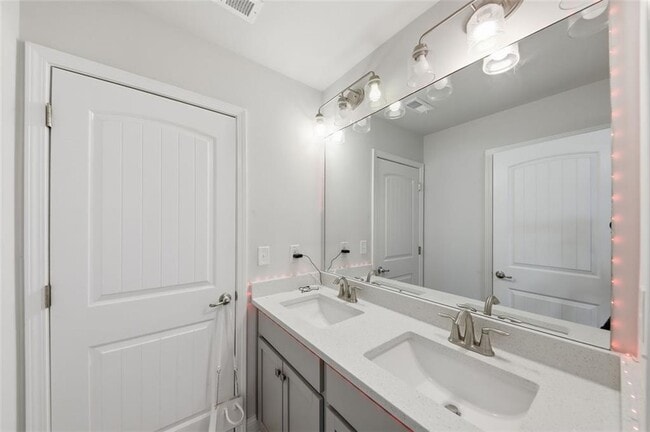 Building Photo - 1861 Abbey Rd