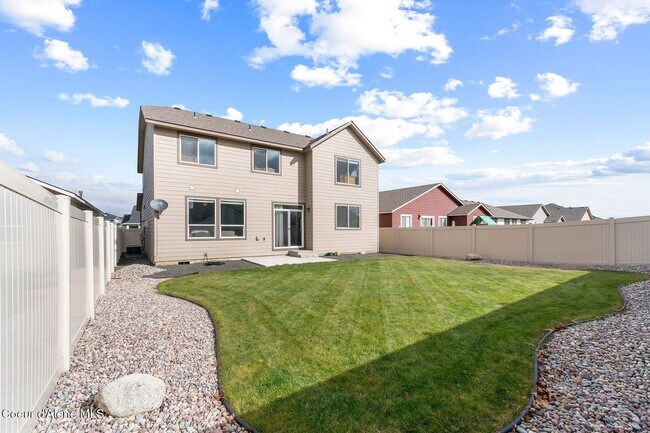 Building Photo - Spacious 4BR + Loft Home in Desirable North Place Community — Post Falls