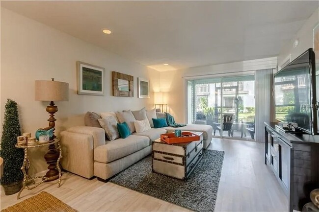 Building Photo - 2 Bedroom 1.5 Bath Urban Retreat Near the ...