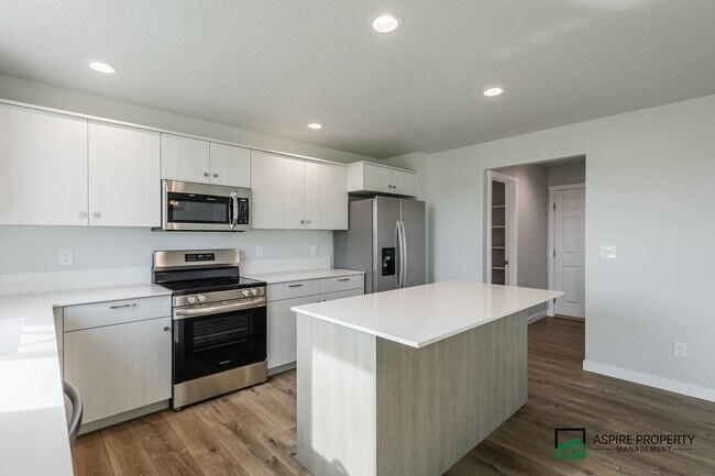 Building Photo - Brand New 5 Bed 3 Bath home 2600sf+ and a 3 car garage