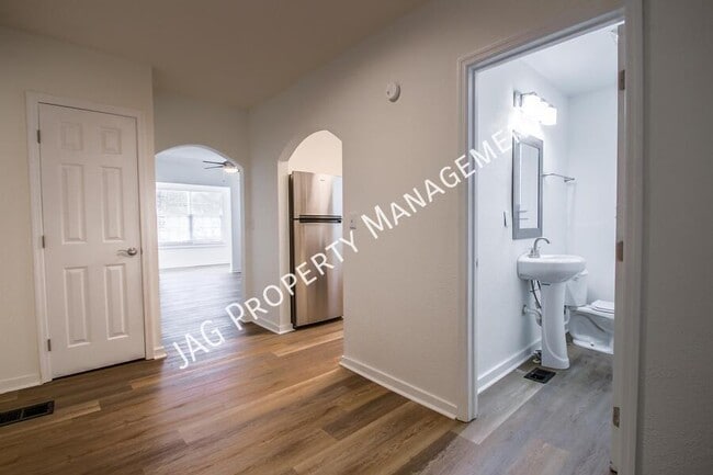 Building Photo - 2892 College St