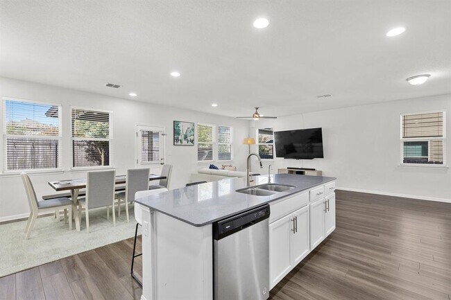 Building Photo - 3201 E College Park Dr