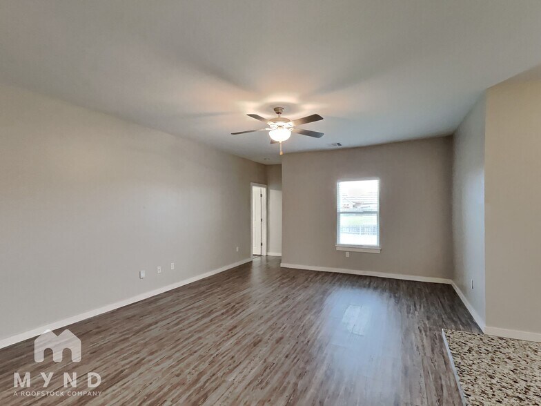 Building Photo - 14316 Peach Tree Dr