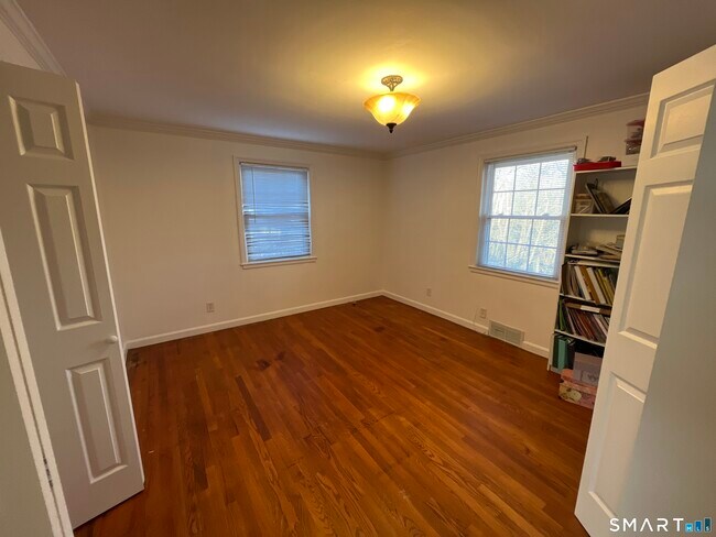 Building Photo - 110 Roger White Dr
