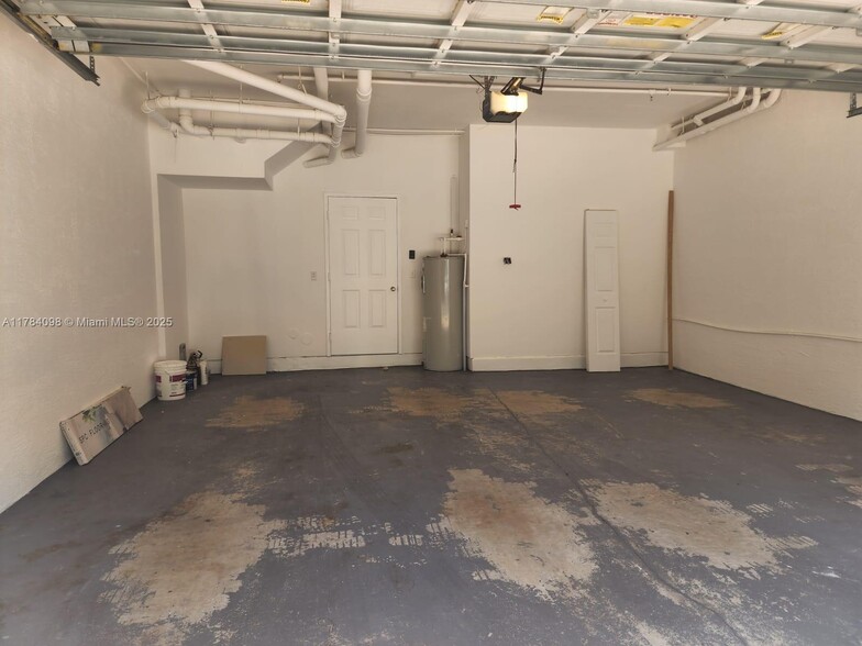 Building Photo - 2138 Van Buren St