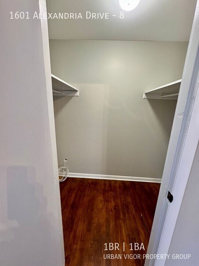 Building Photo - 1601 Alexandria Dr