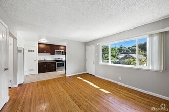 Building Photo - 1543 Berrellesa St