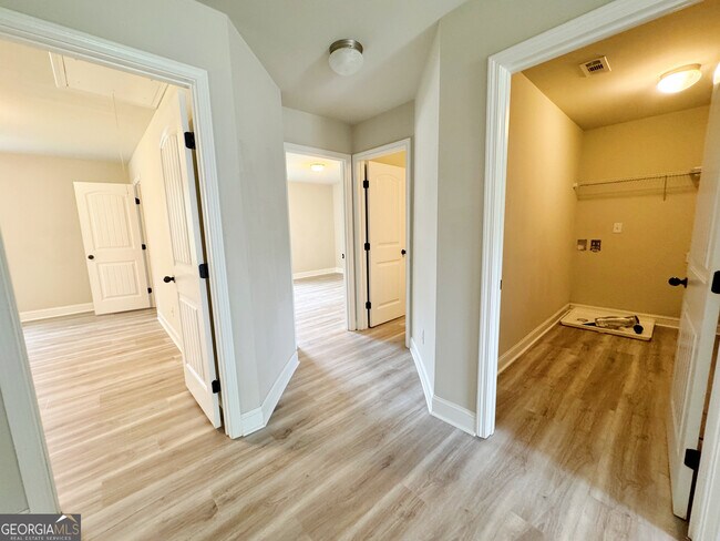 Building Photo - 732 Sanctuary Ln