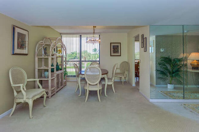 Building Photo - 5188 Woodland Lakes Dr