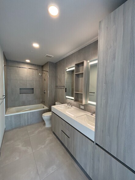 Building Photo - 113 NW 24th St