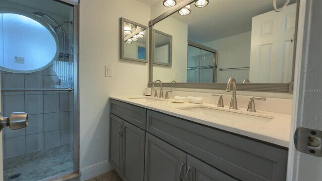 Building Photo - 5014 Laguna Bay Cir