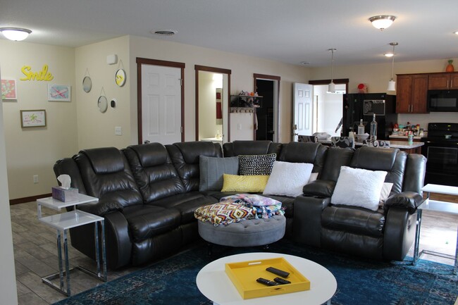 Building Photo - Single Family Home