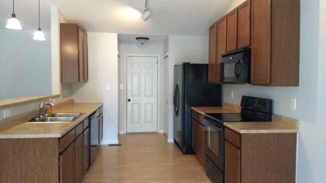 Building Photo - 6715 Eagles View Dr