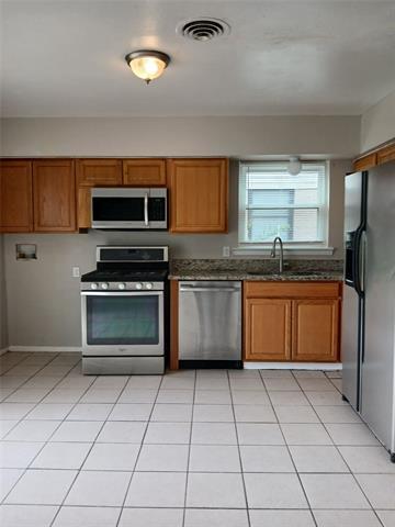 Building Photo - 706 Goldwood Dr