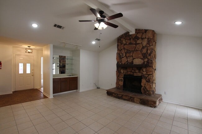 Building Photo - Available Now! 2 Bedroom 2 BathTownhome!