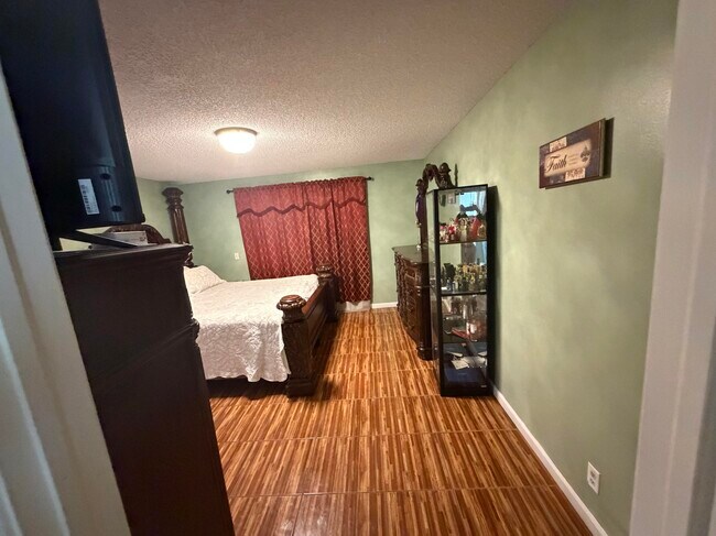 Building Photo - 5842 Lake George Pl