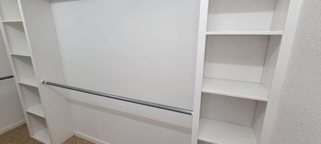 Building Photo - LARGE HOME WITH MANY UPDATES