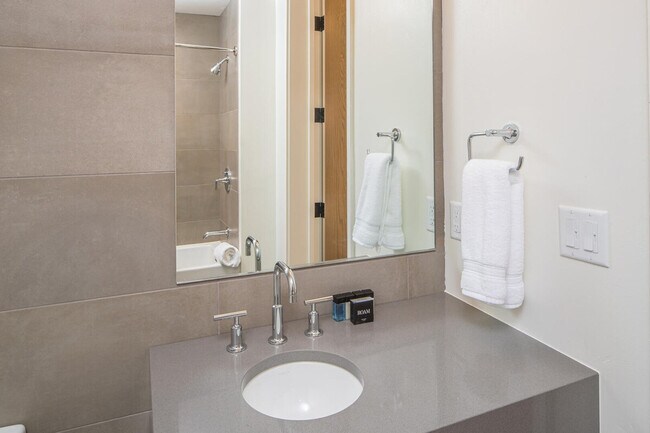 Building Photo - 4 Boathouse Way