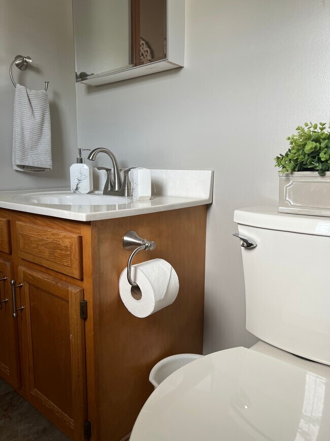 Private full bath - 3 Indian Trail