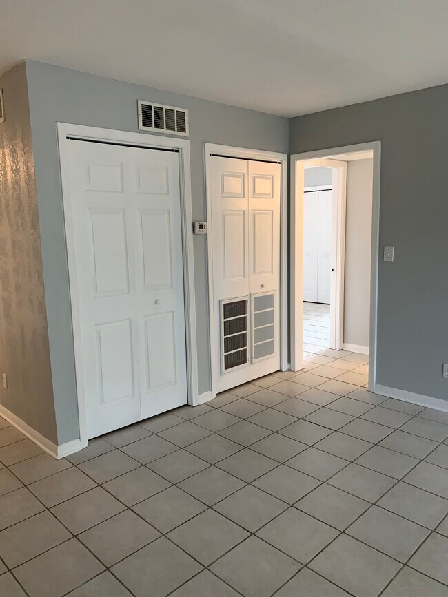 coat closet, ac closet - 3877 Herschel St