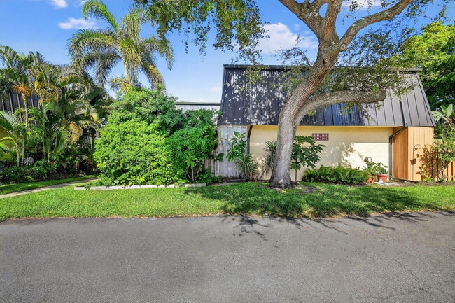 Primary Photo - 2494 Waterside Dr