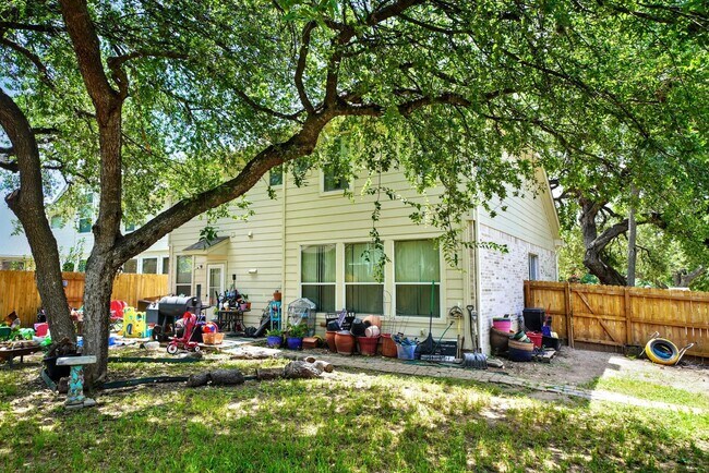 Building Photo - Spacious 3-Bedroom Home in Jonas Woods wit...