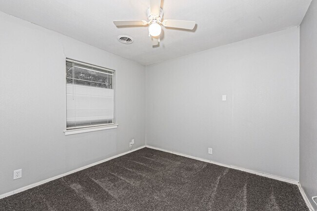 Building Photo - 3 BR/1BA | Updated Single Family Home | 1-Car Garage  | Large Backyard!
