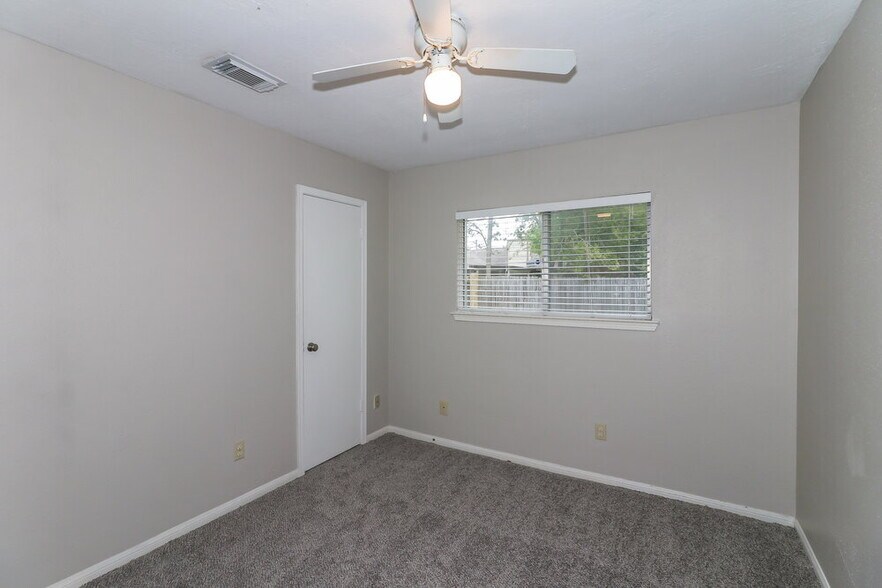 Building Photo - 6527 La Violetta Dr