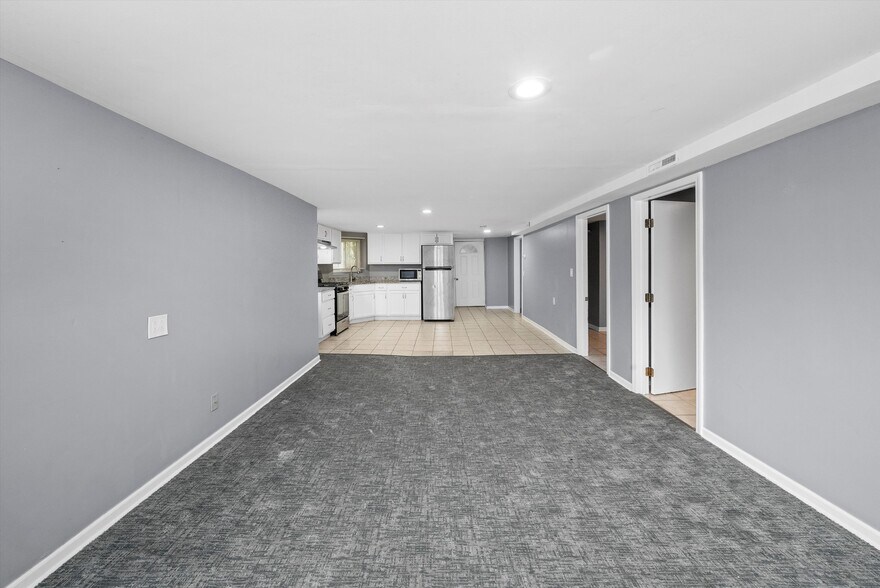 Building Photo - 3353 W Evergreen Ave