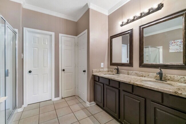 Building Photo - 7 Bellisima Ct