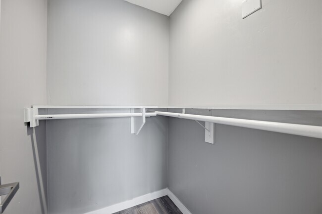 Building Photo - 2423 Smokewood Pl