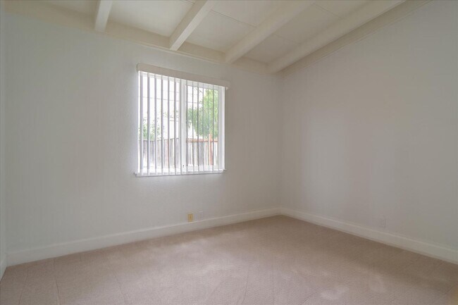 Building Photo - 10082 Endfield Way
