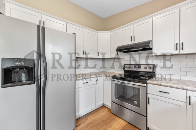 Building Photo - 117 S Lark Ln