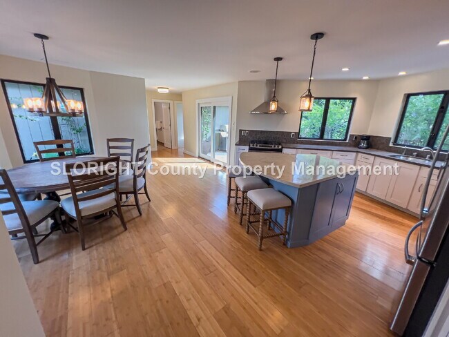 Building Photo - AVAILABLE NOW - Beautiful 2 Bed, 2 Bath Pi...