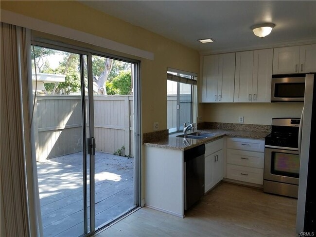 Building Photo - 75 Thicket