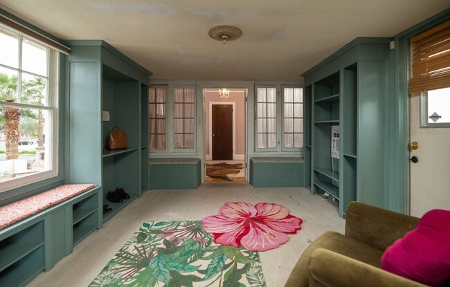 Building Photo - WONDERFUL HISTORIC 5 BED 3 BATH PROPERTY WITH CARRIAGE HOUSE