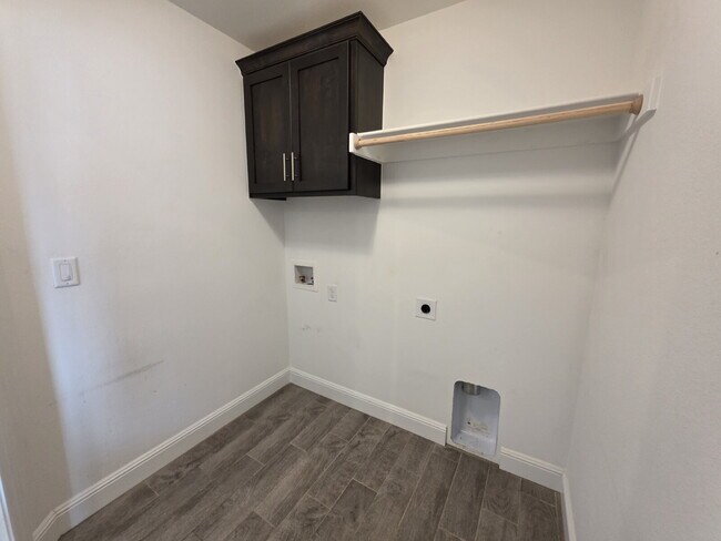 Building Photo - 2405 Graham Ln